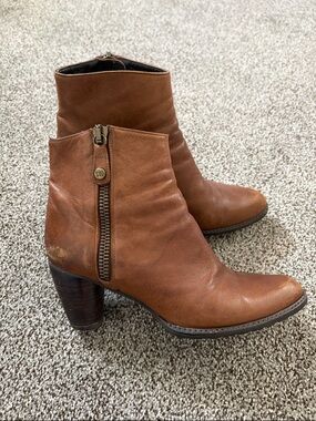 Stuart Weitzman Cognac Brown Leather Ankle Boots with Side Zip